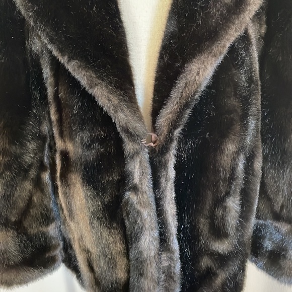 TISSAVEL faux fur cover up - Picture 2 of 7